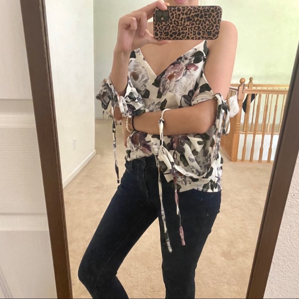 3 Floral Blouse Bundle Size SSM - Picture 10 of 11